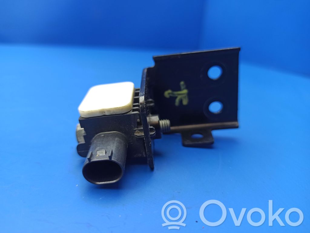 Mercedes-Benz S W221 Airbag deployment crash/impact sensor 