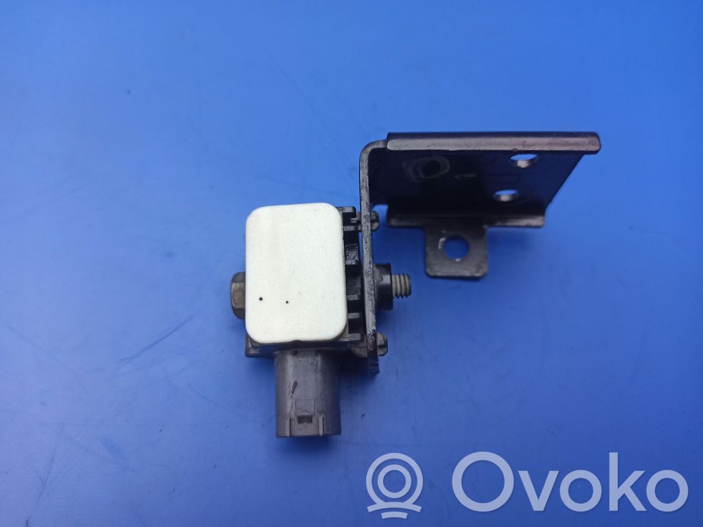 Mercedes-Benz S W221 Airbag deployment crash/impact sensor 