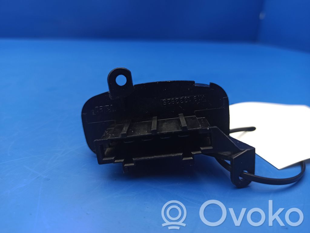 Mercedes-Benz Vito Viano W638 Heater blower fan relay 