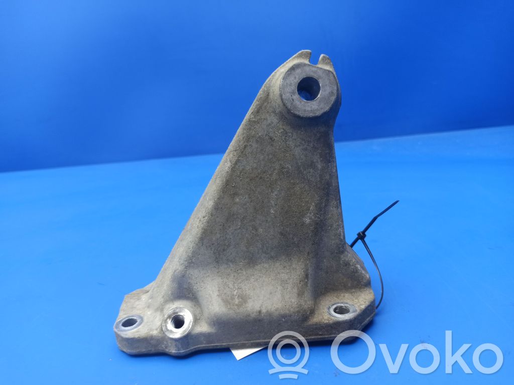 Mercedes-Benz C AMG W203 Engine mounting bracket 