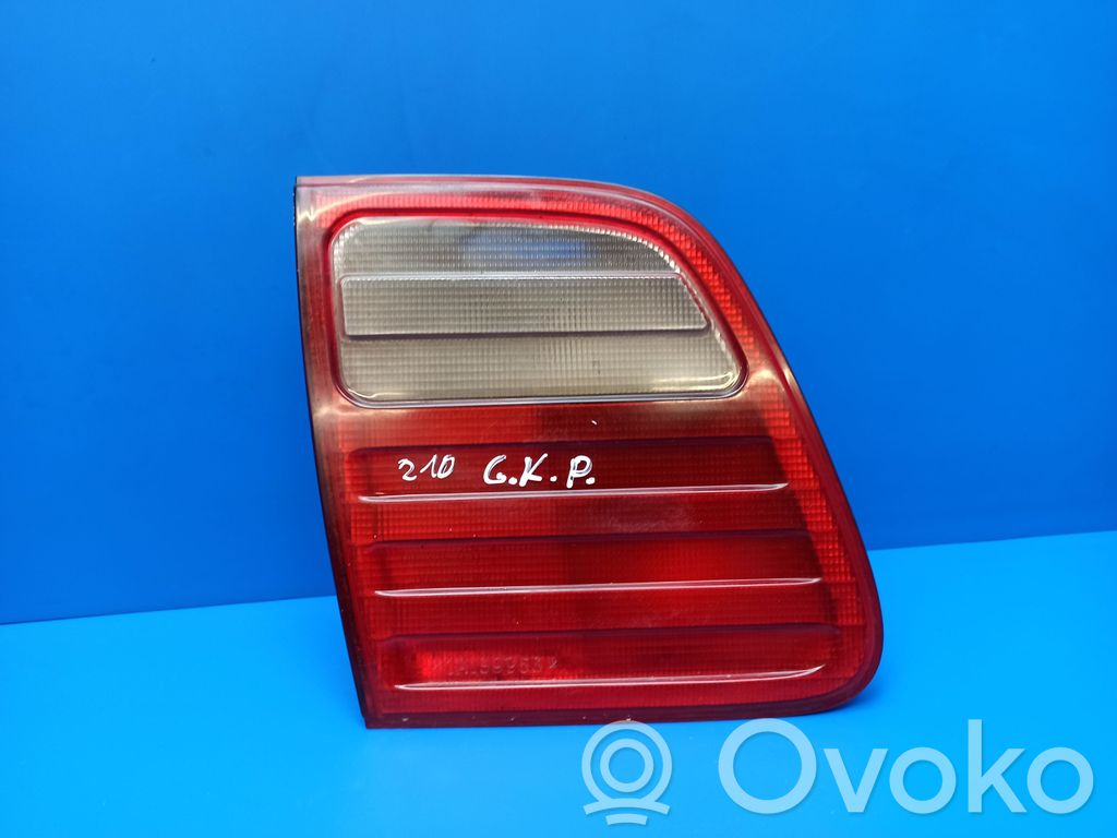 Mercedes-Benz E W210 Lampy tylnej klapy bagażnika 