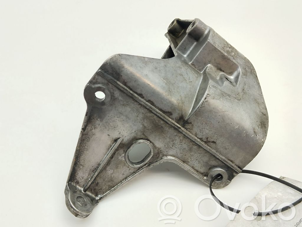 Mercedes-Benz C W203 Engine mounting bracket 