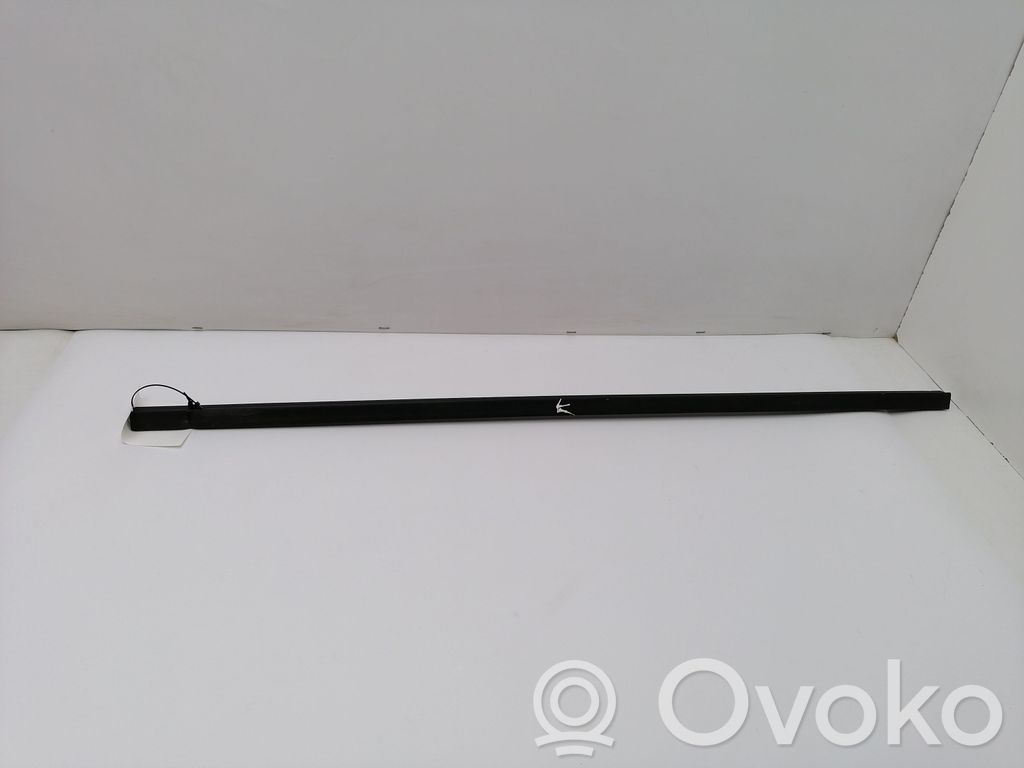 Mercedes-Benz CLK A208 C208 Rubber seal front coupe door window 