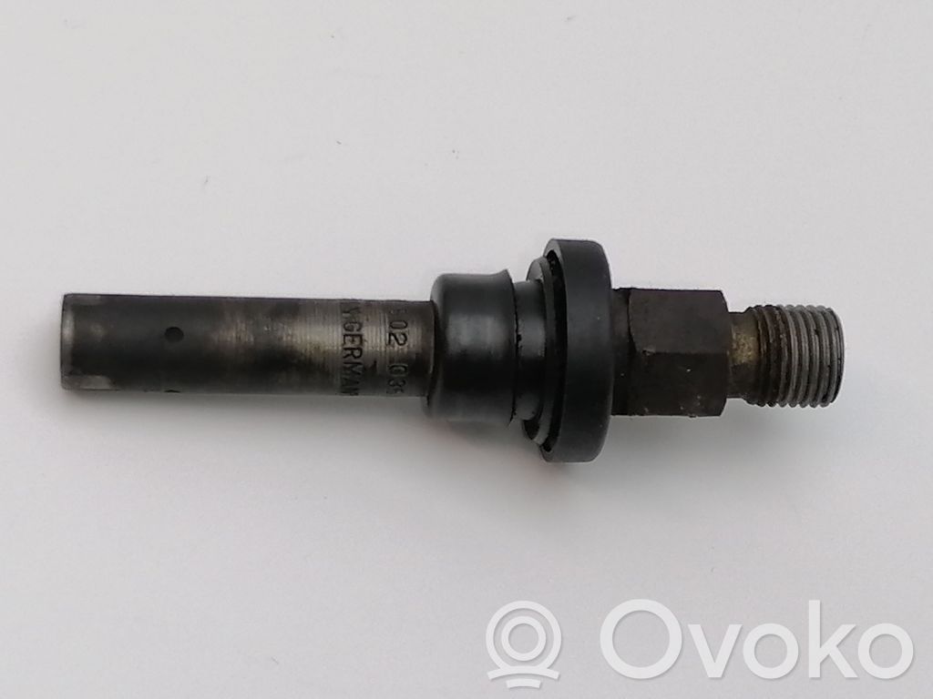 Mercedes-Benz 380 560SEC C126 Fuel injector 