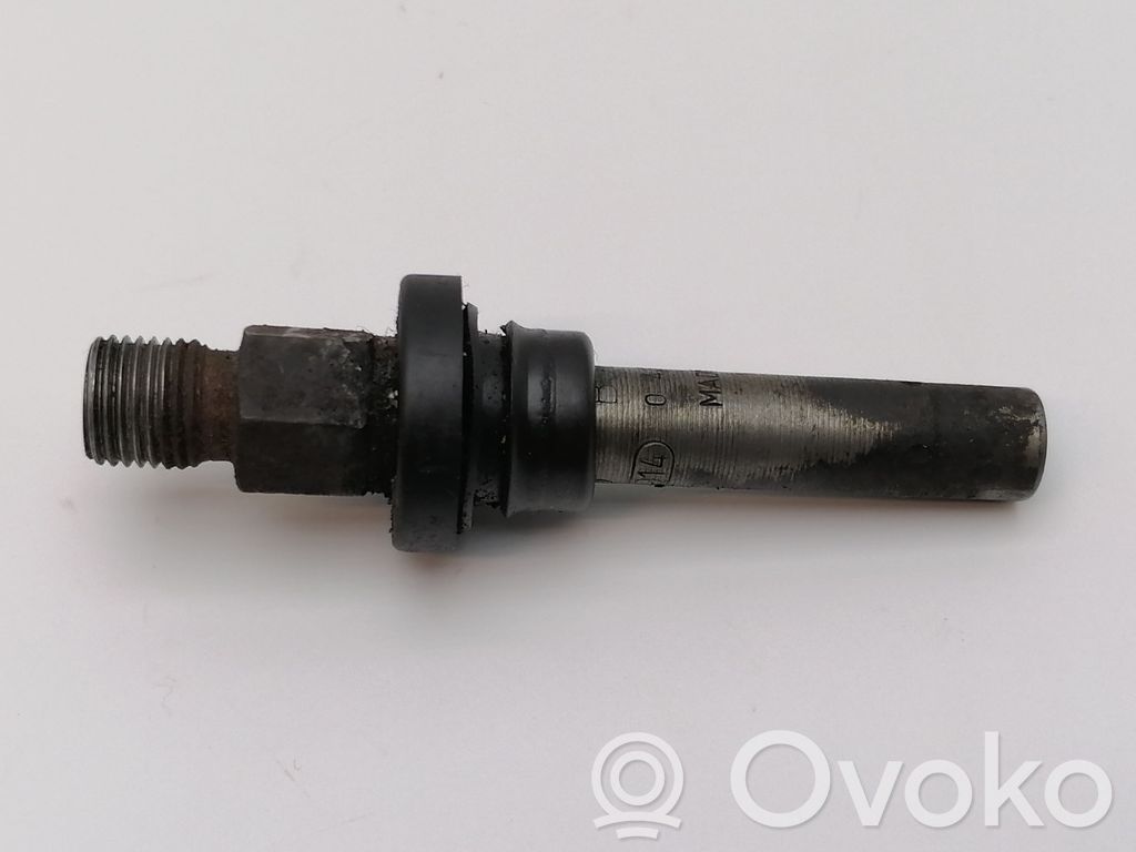 Mercedes-Benz 380 560SEC C126 Fuel injector 