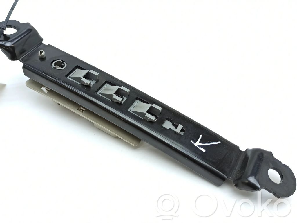 Seat belt height adjuster   OXE25BD1AE,V091081,1002327