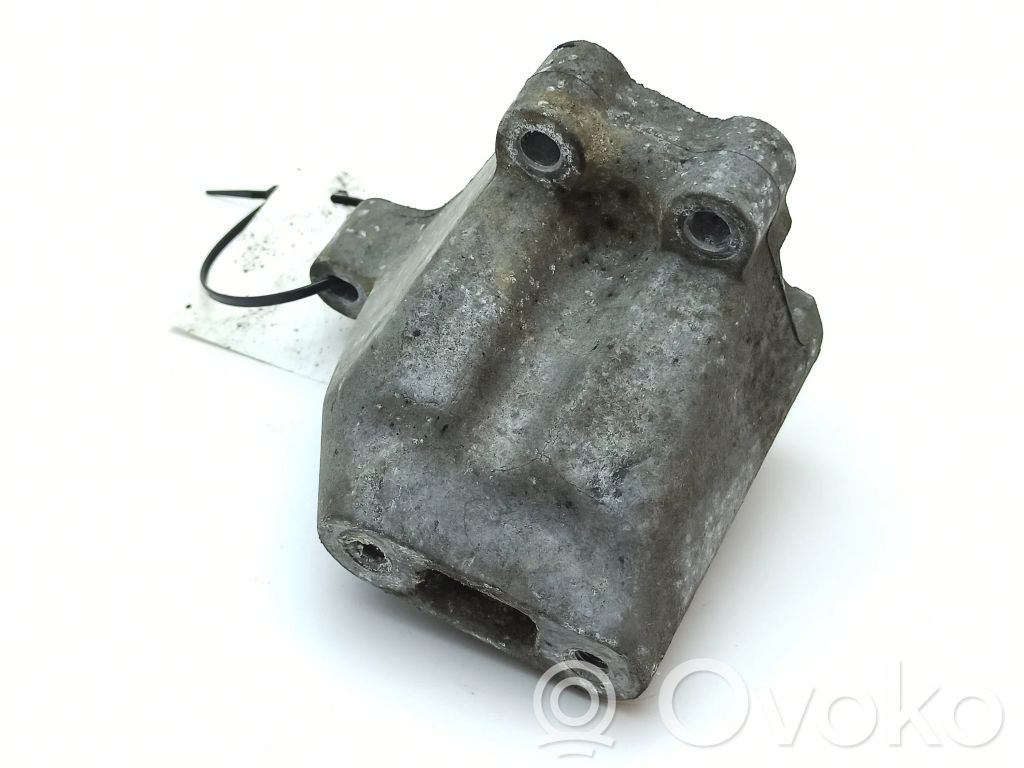 Chrysler 300 - 300C Engine mounting bracket 