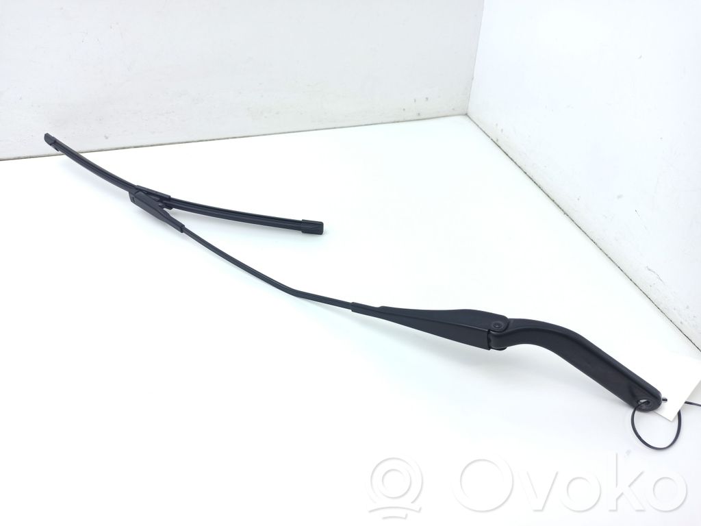 BMW X1 E84 Front wiper blade arm 