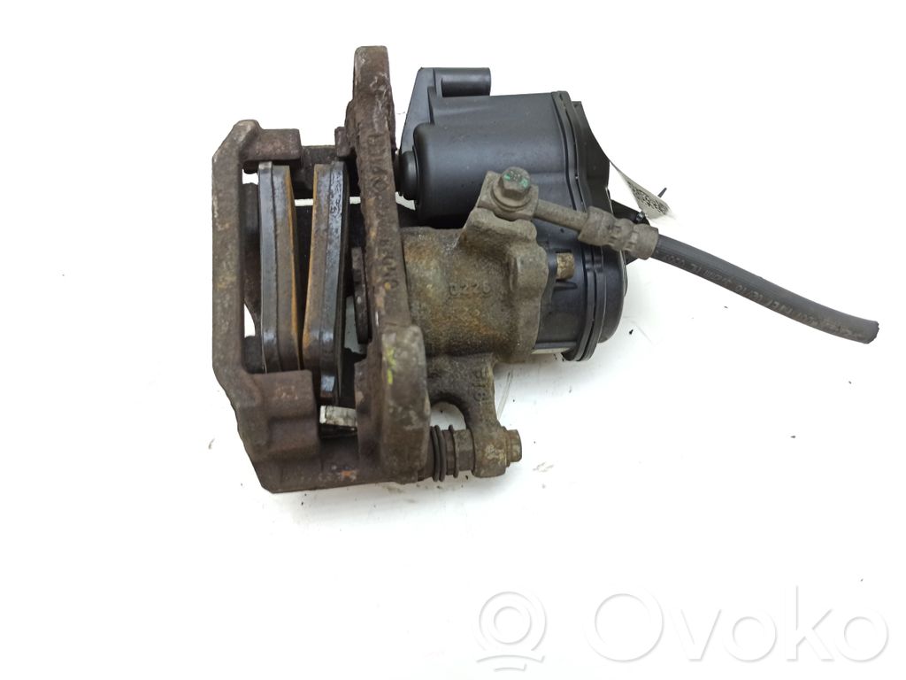 Audi A4 S4 B9 8W Tylny zacisk hamulcowy 