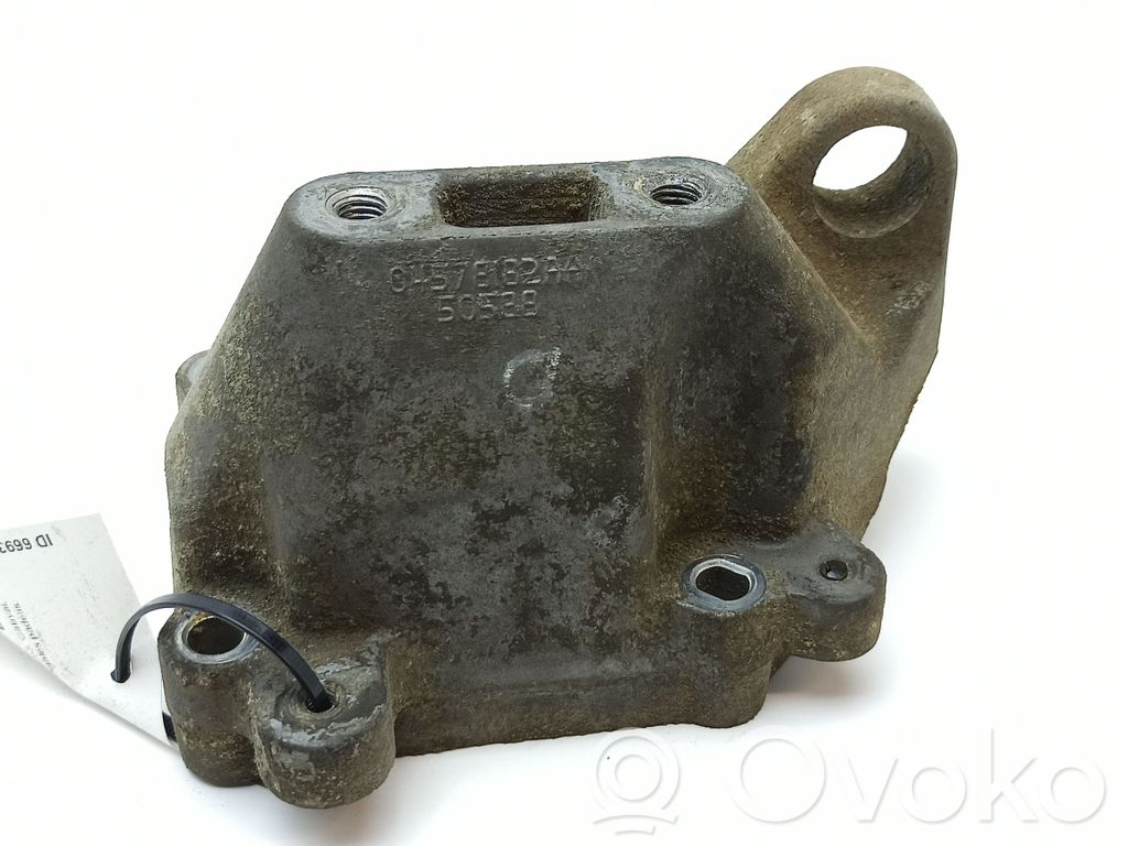 Chrysler 300 - 300C Engine mounting bracket 
