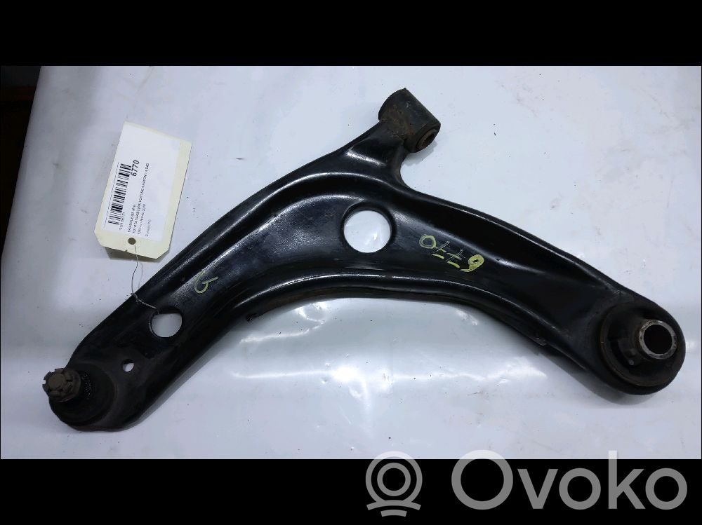 Toyota Yaris Dolny wahacz przedni 