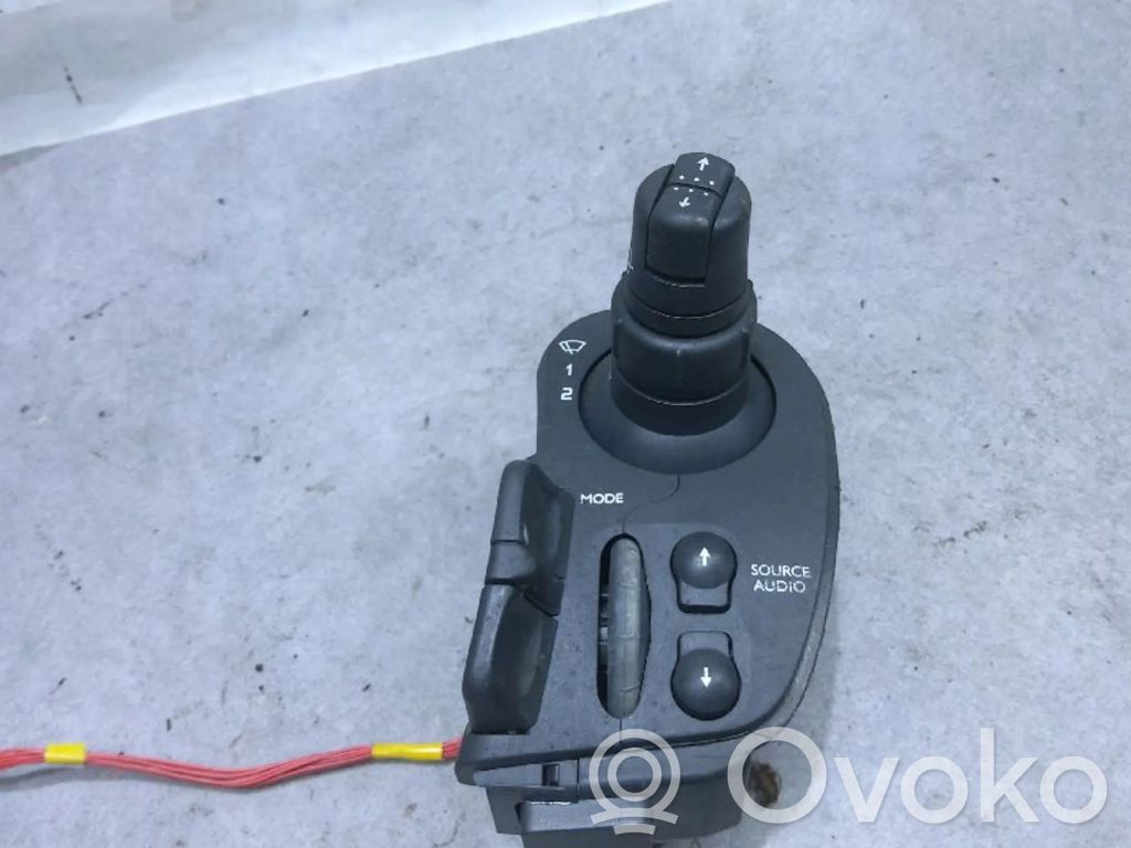 Renault Clio III Wiper control stalk 