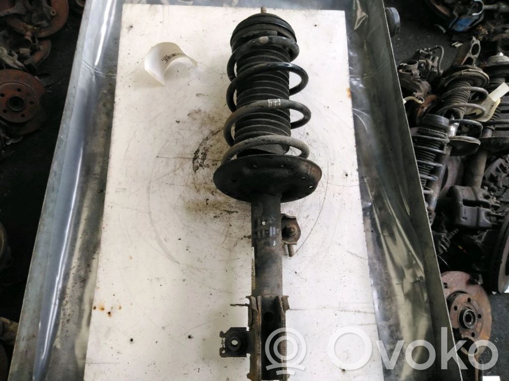 Opel Corsa D Priekšpusē amortizators 