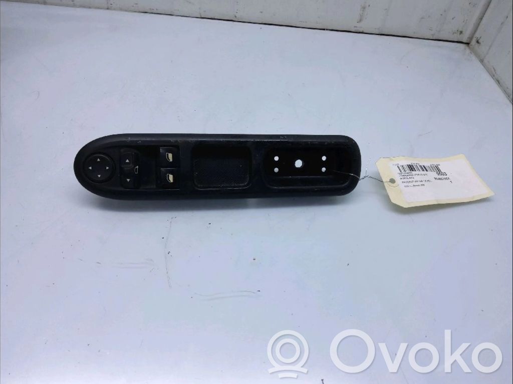 Peugeot 407 Electric window control switch 