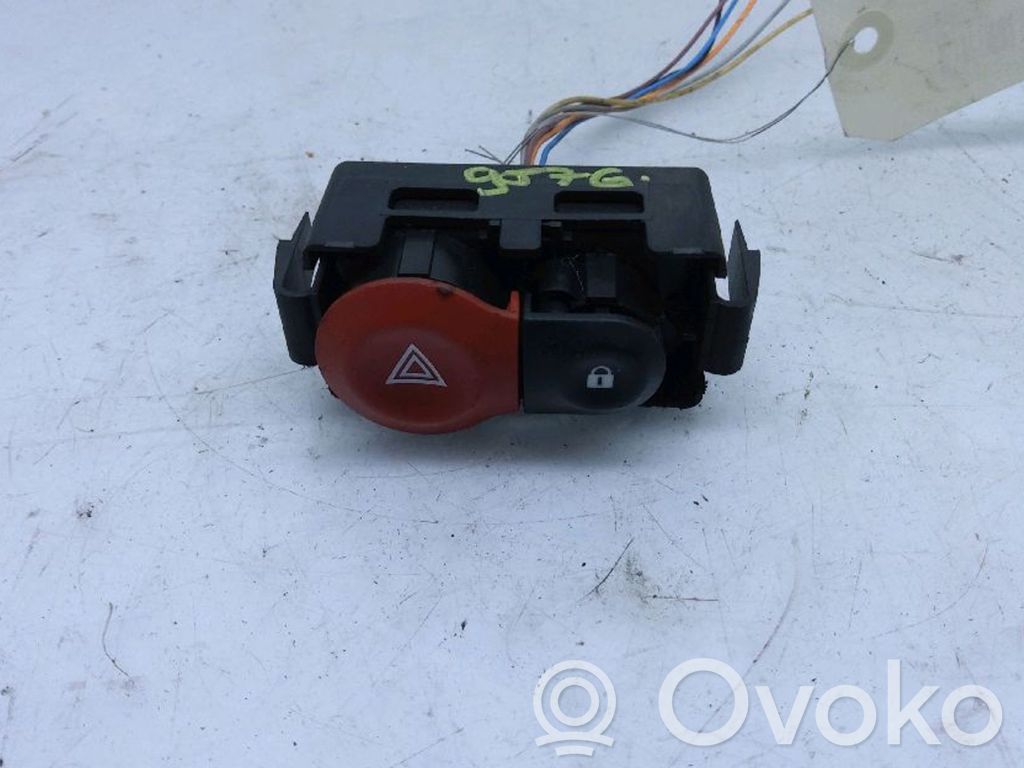 Renault Clio III Hazard light switch 