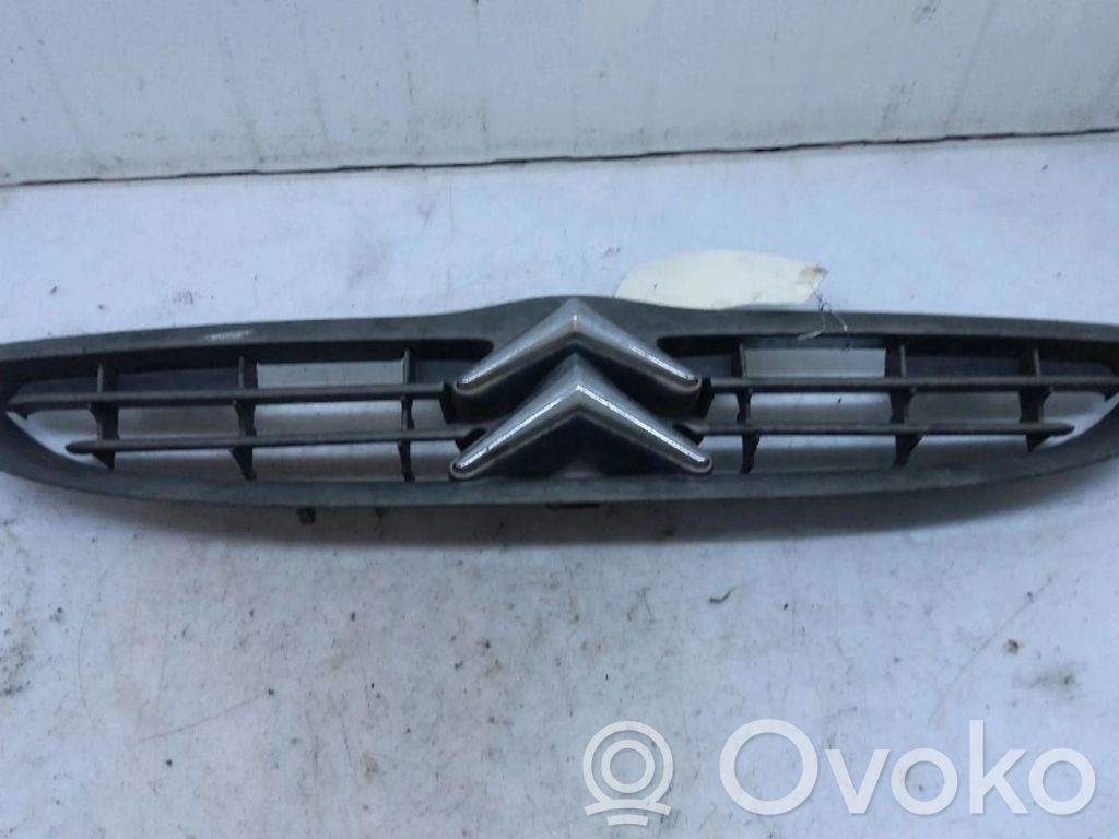 Citroen Saxo Etupuskurin ylempi jäähdytinsäleikkö 