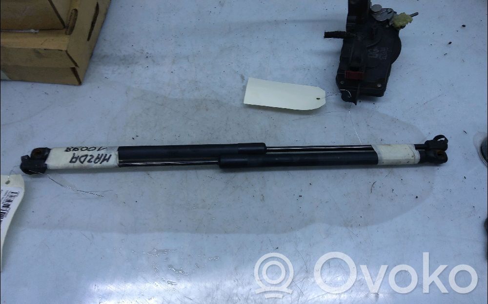 Mazda 3 I Tailgate/trunk strut/damper 