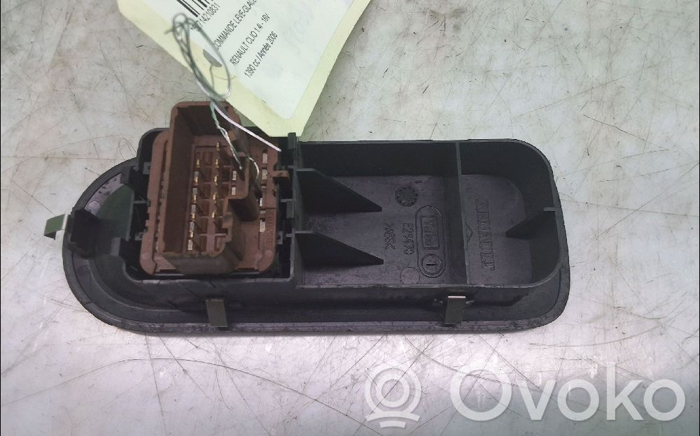 Renault Clio III Electric window control switch 