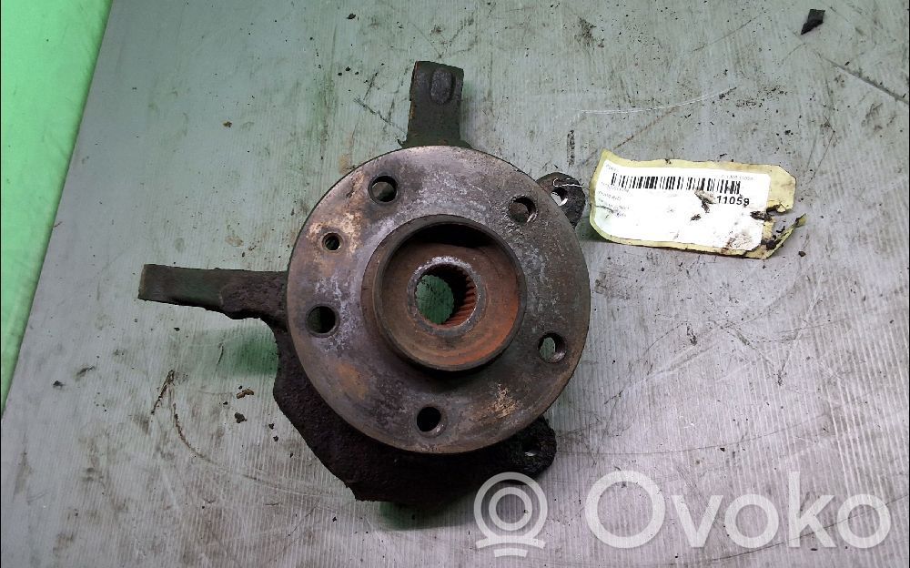 Opel Vivaro Piasta koła przedniego 