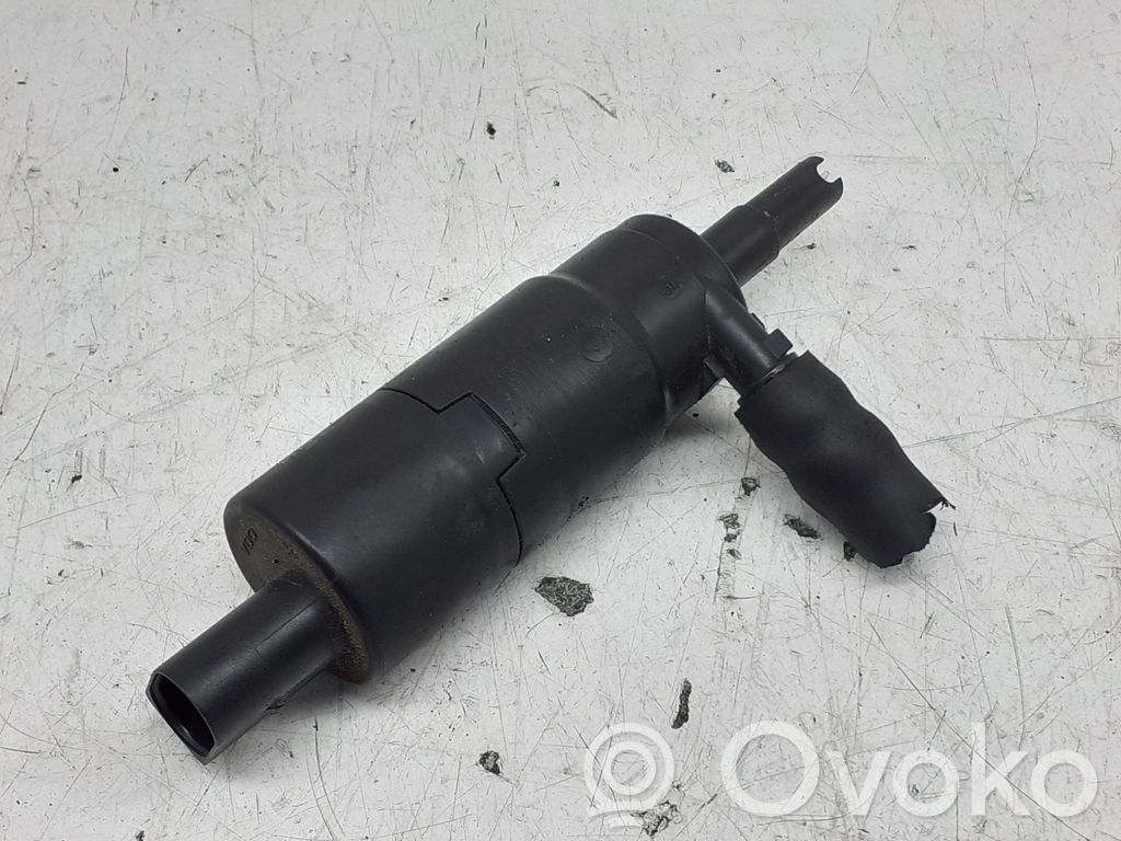 Windscreen/windshield washer pump   3B0955681