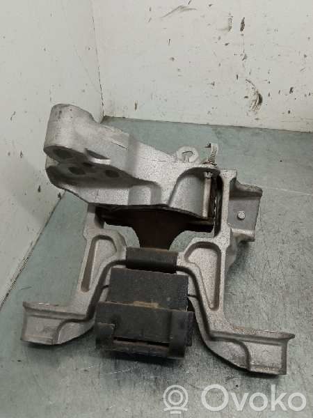 Mazda CX-3 Engine mount bracket 