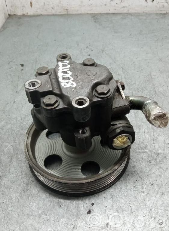 Audi A4 S4 B6 8E 8H Ohjaustehostimen pumppu 