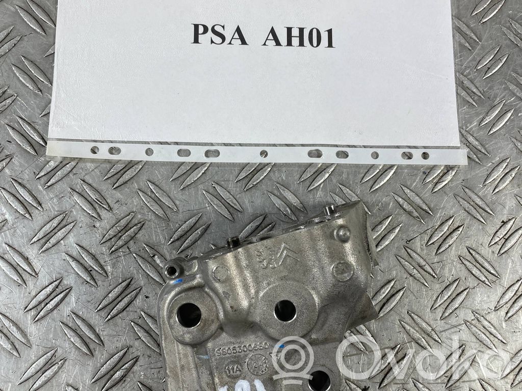 Opel Vivaro Engine mounting bracket 