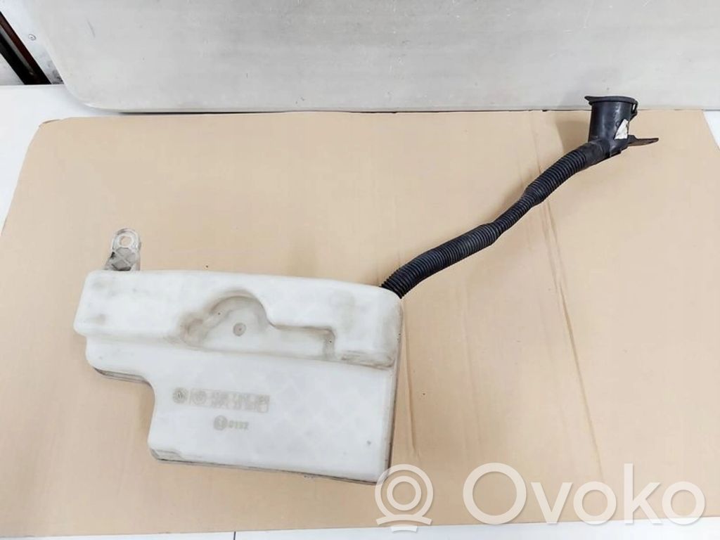 Logu šķidruma tvertne   7148064