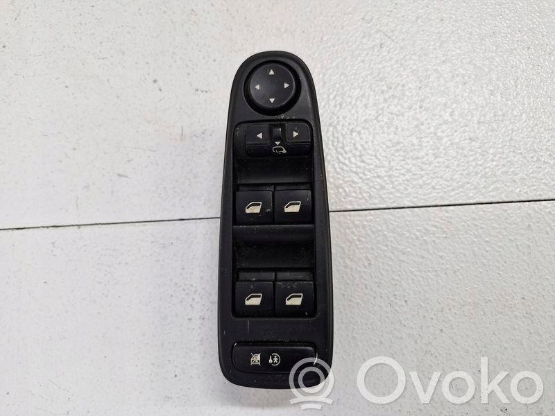 Quarter vent window switch   96547100XT