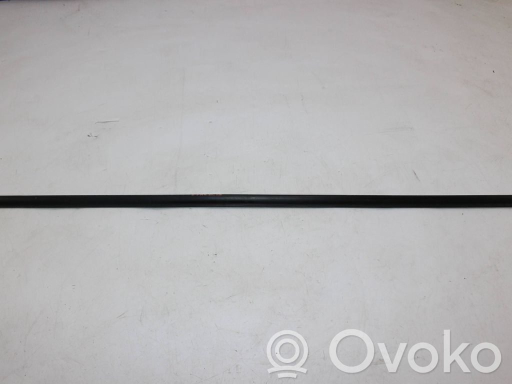 BMW 3 E92 E93 Priekinių durų stiklo apdaila 