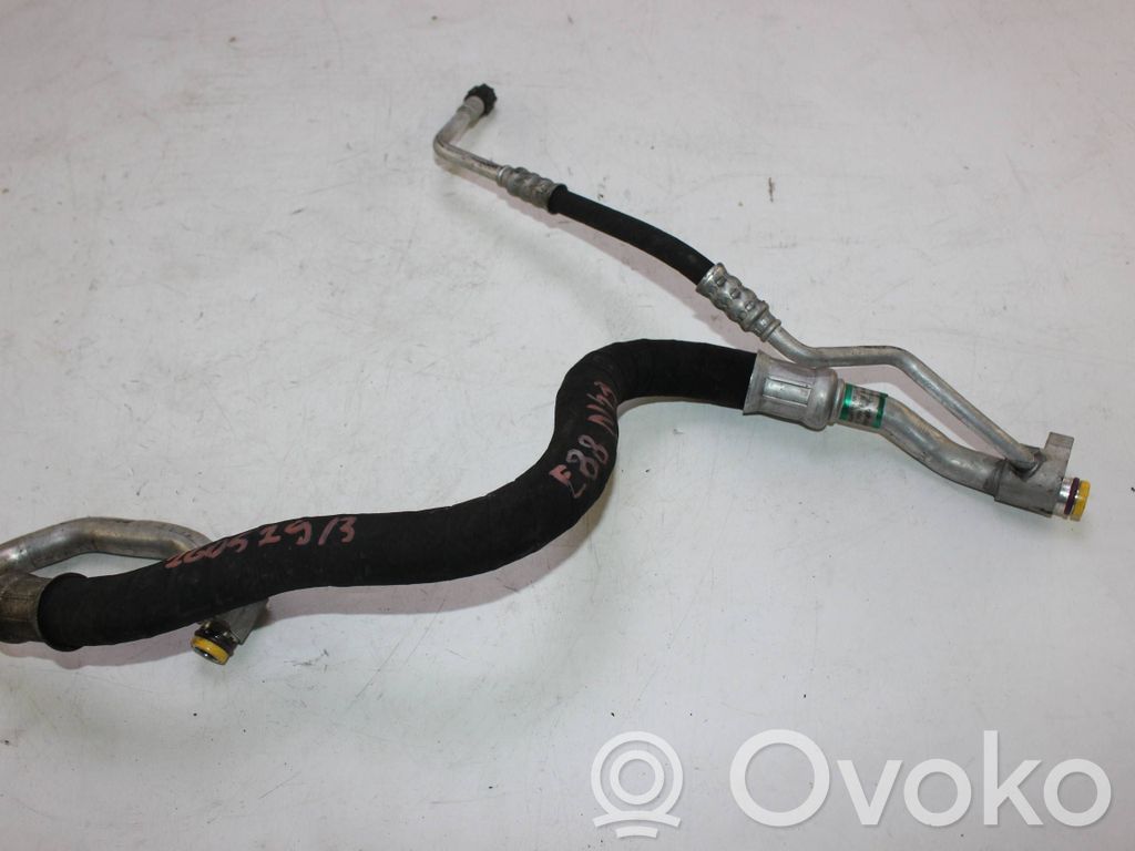 BMW 3 E90 E91 Ilmastointilaitteen putki (A/C) 