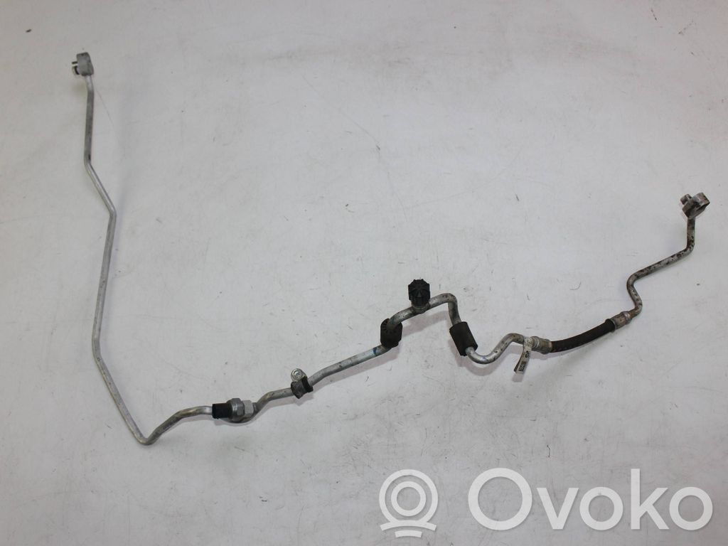 BMW X1 F48 F49 Ilmastointilaitteen putki (A/C) 