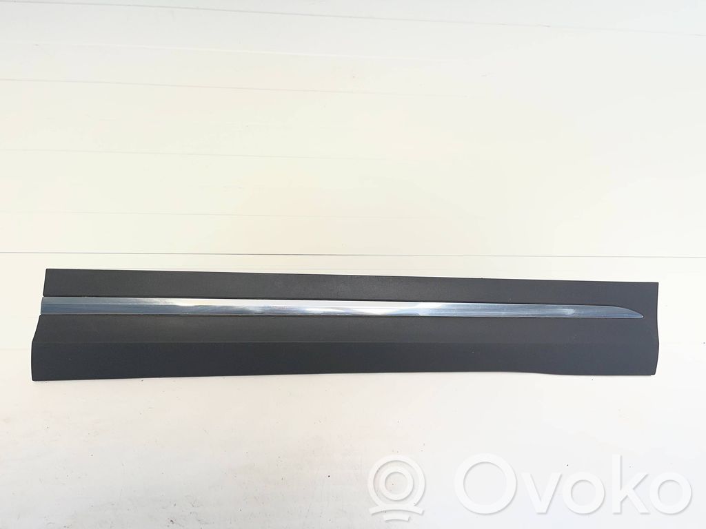 Mercedes-Benz GLA H247 Listwa drzwi przednich 