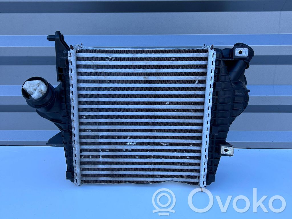Audi Q7 4M Chłodnica powietrza doładowującego / Intercooler 