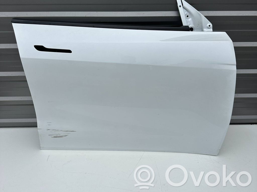 Tesla Model Y Durvis 