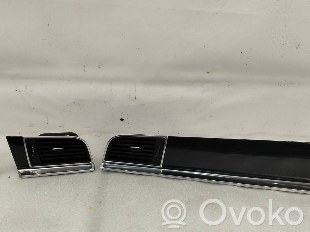 Porsche Macan (95B) Dashboard glove box trim 