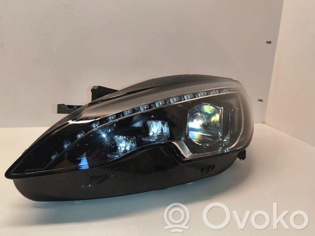 Peugeot 308 Lampa przednia 