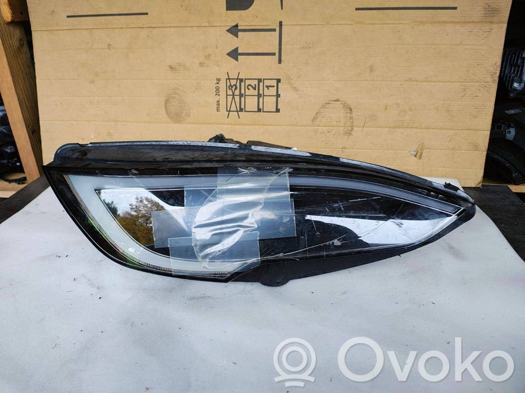Tesla Model S Phare frontale 