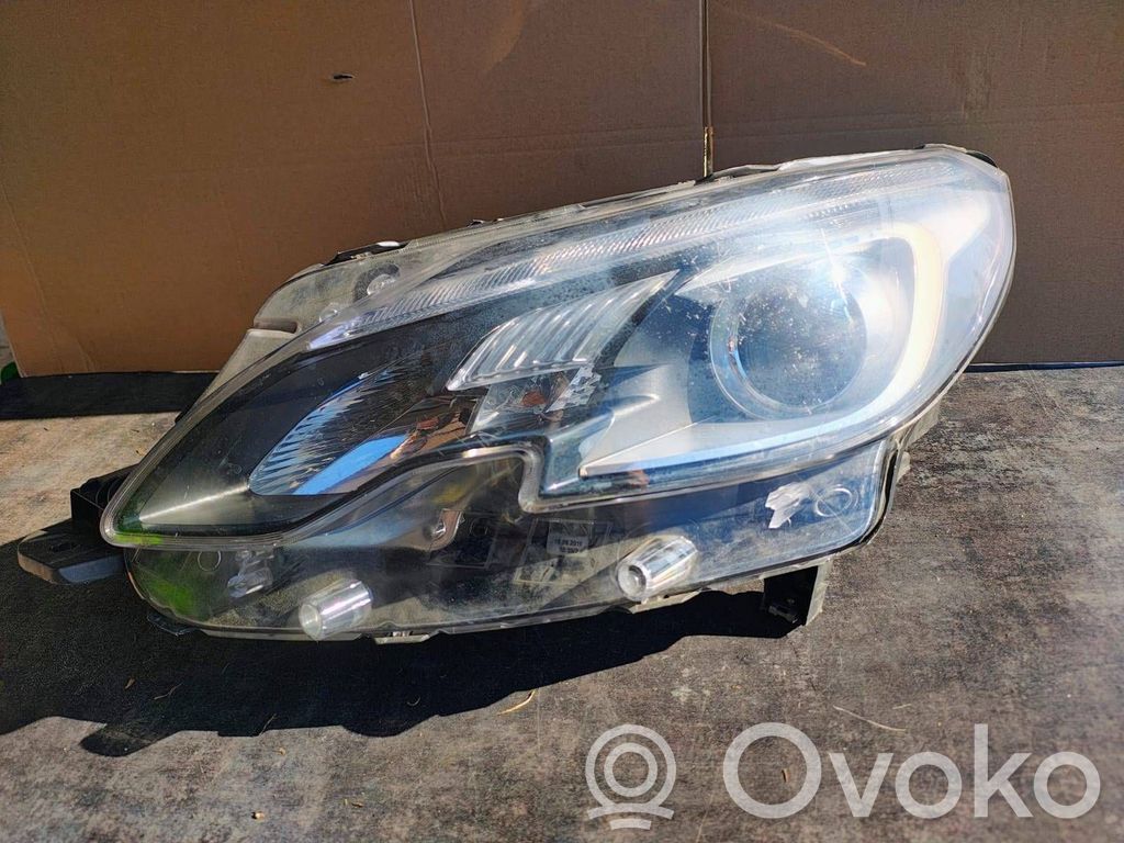 Peugeot 2008 I Lampa przednia 