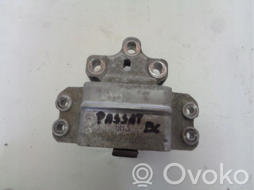Volkswagen PASSAT B6 Gearbox mount 