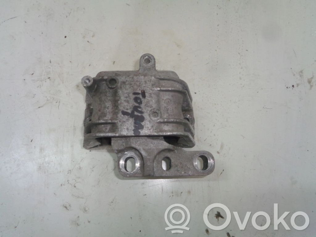 Volkswagen Touran I Dzinēja spilvens 