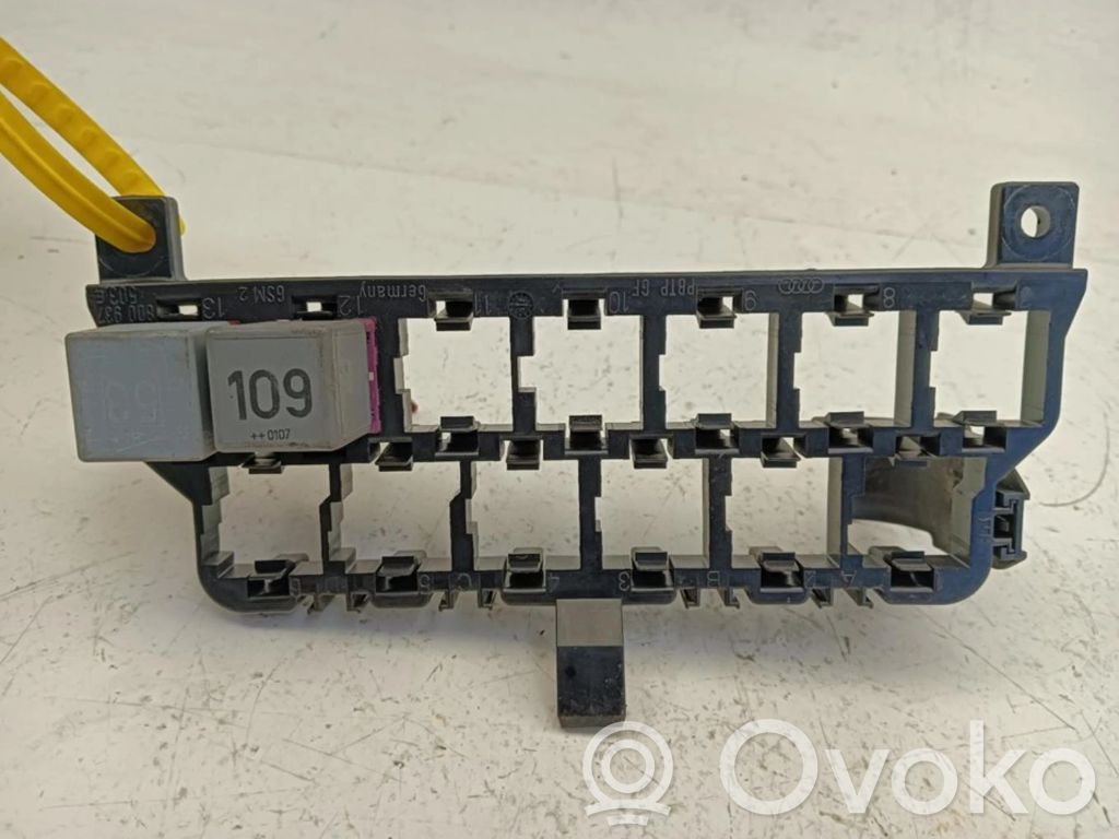 Audi A3 S3 8L Fuse module 