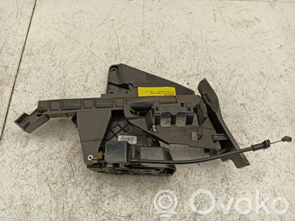 Ford Focus C-MAX Takaoven lukko 