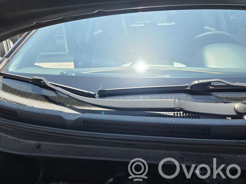 Front wiper blade arm