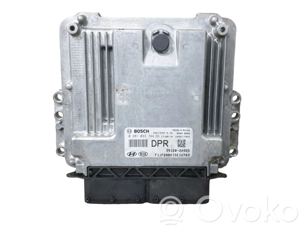 Engine control unit/module ECU   0281033744