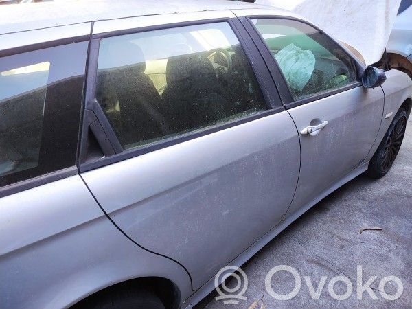 Alfa Romeo 156 Aizmugurējās durvis 