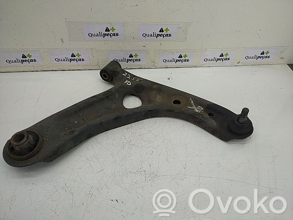 Toyota Aygo AB10 Priekinė svirtis 