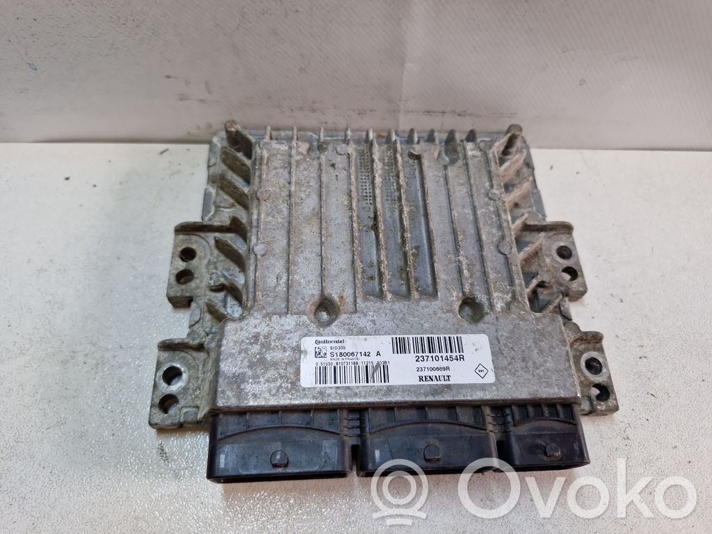 Renault Megane III Unitate/modul de control motor 