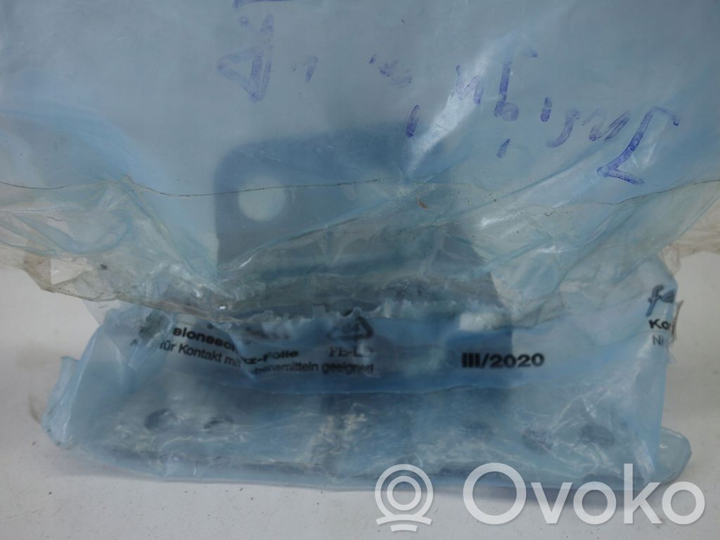 Opel Insignia B Uchwyt / Mocowanie błotnika przedniego 