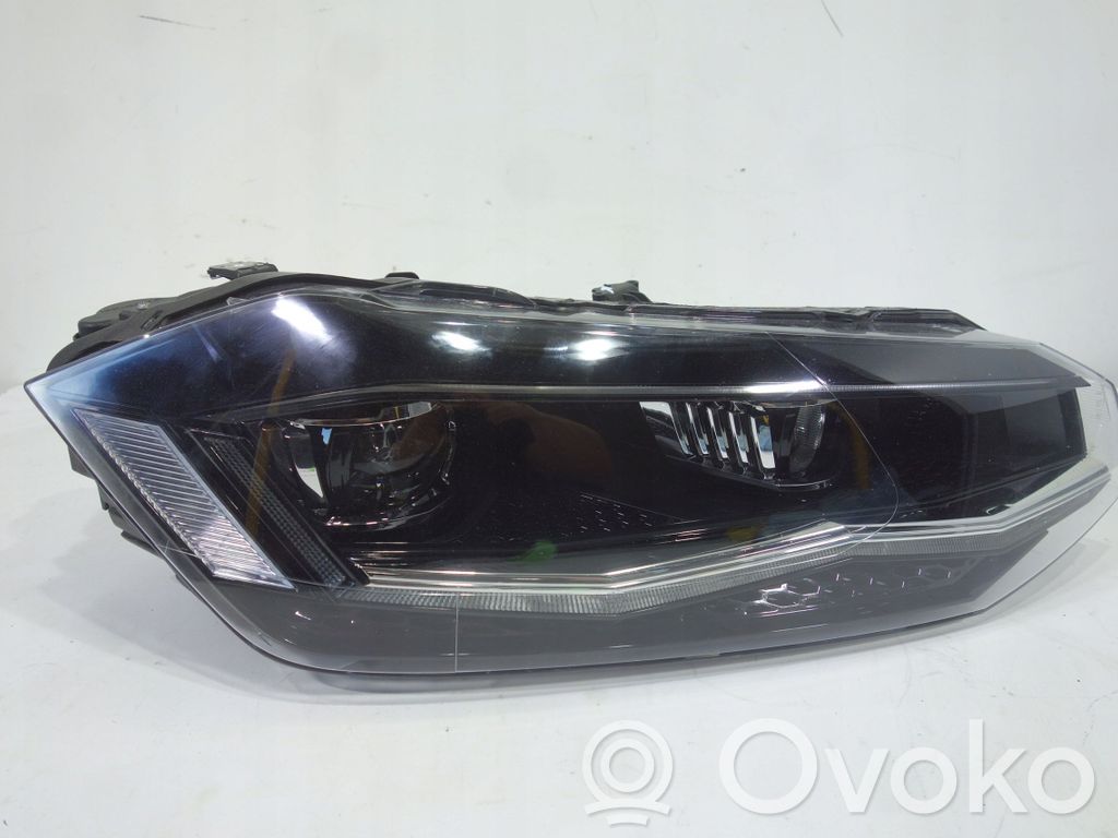 Volkswagen Polo VI Lampa przednia 